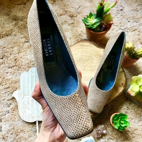 {Stuart Weitzman} Tan Snakeskin Black Heel Pumps - Picture 2 of 8